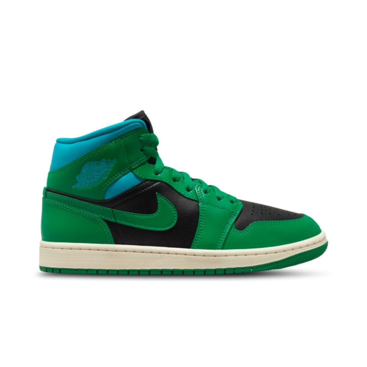 Jordan 1 sneakers with Green replacement laces by Kicks Shoelaces