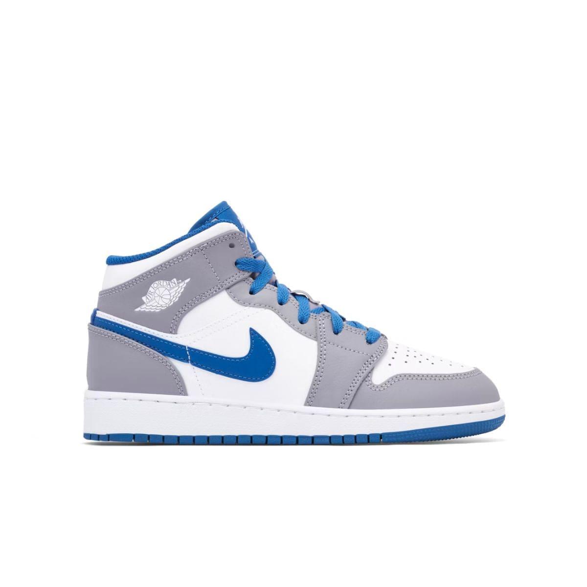 Jordan 1 sneaker with Royal Blue Replacement laces by Kicks Shoelaces