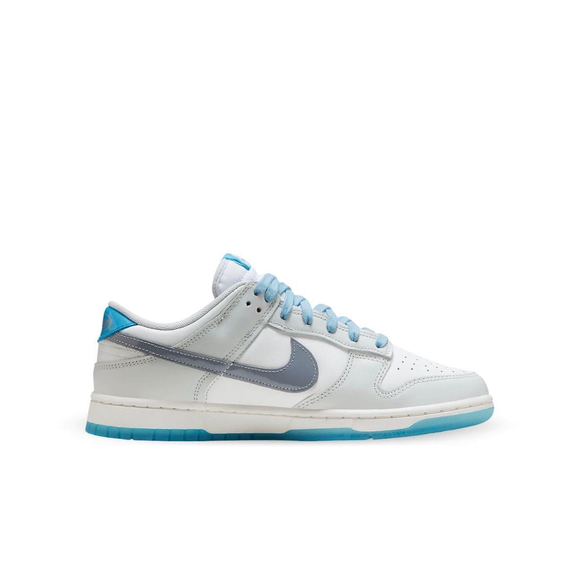 Nike Dunks with Light Blue Replacement Lace by Kicks Shoelaces